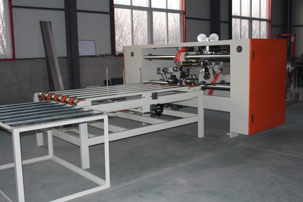 Machine à agrafer automatique