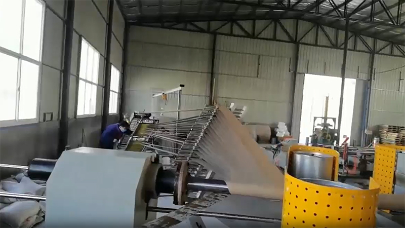 Machine de tubes en papier CNC à quatre têtes TZ-200