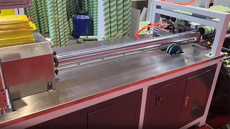 Machine de découpe automatique de petits tubes en papier CNC TQ